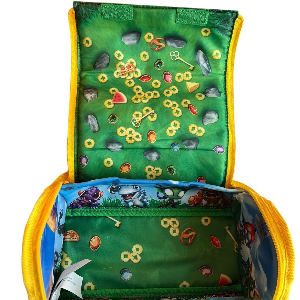 Skylanders Treasure Chest With 10 Figures Travel Case Bag Activision Nintendo - Picture 6 of 8